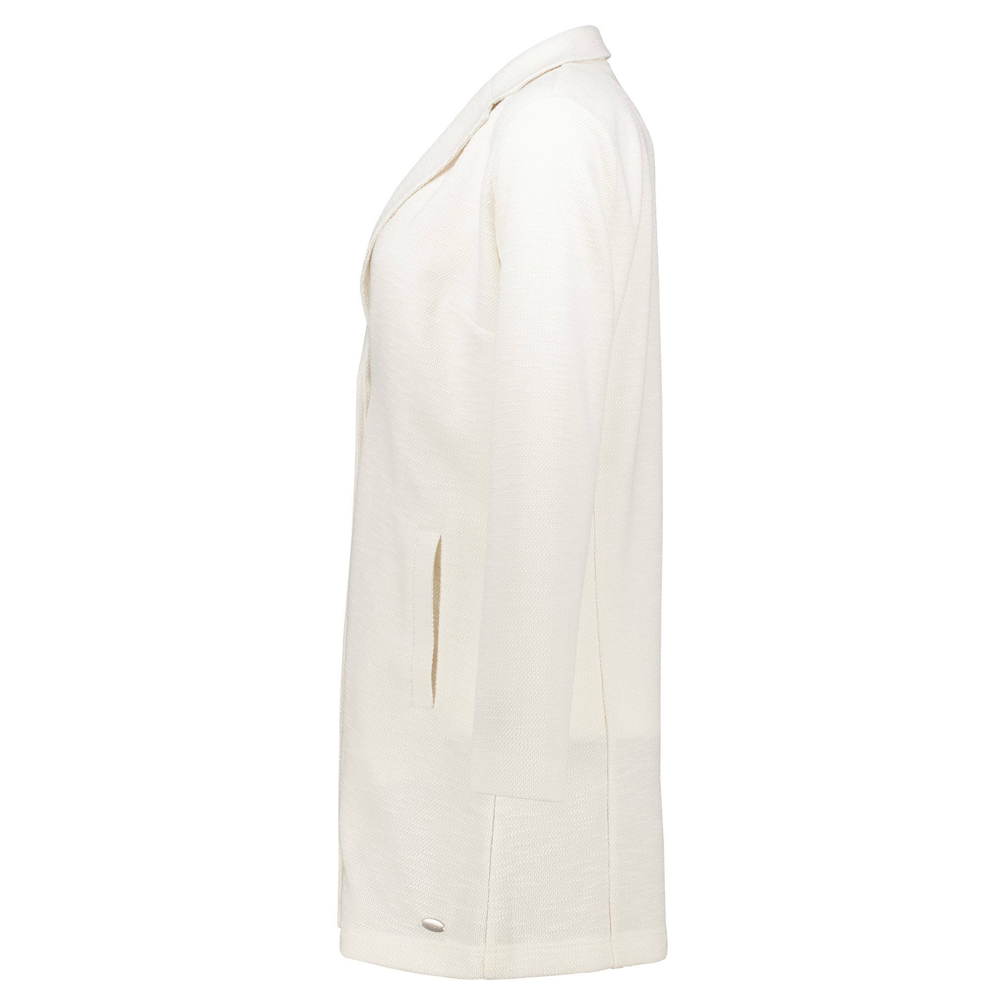 Weibliches Model mit CAMPS BAY Long-Blazer in Cream