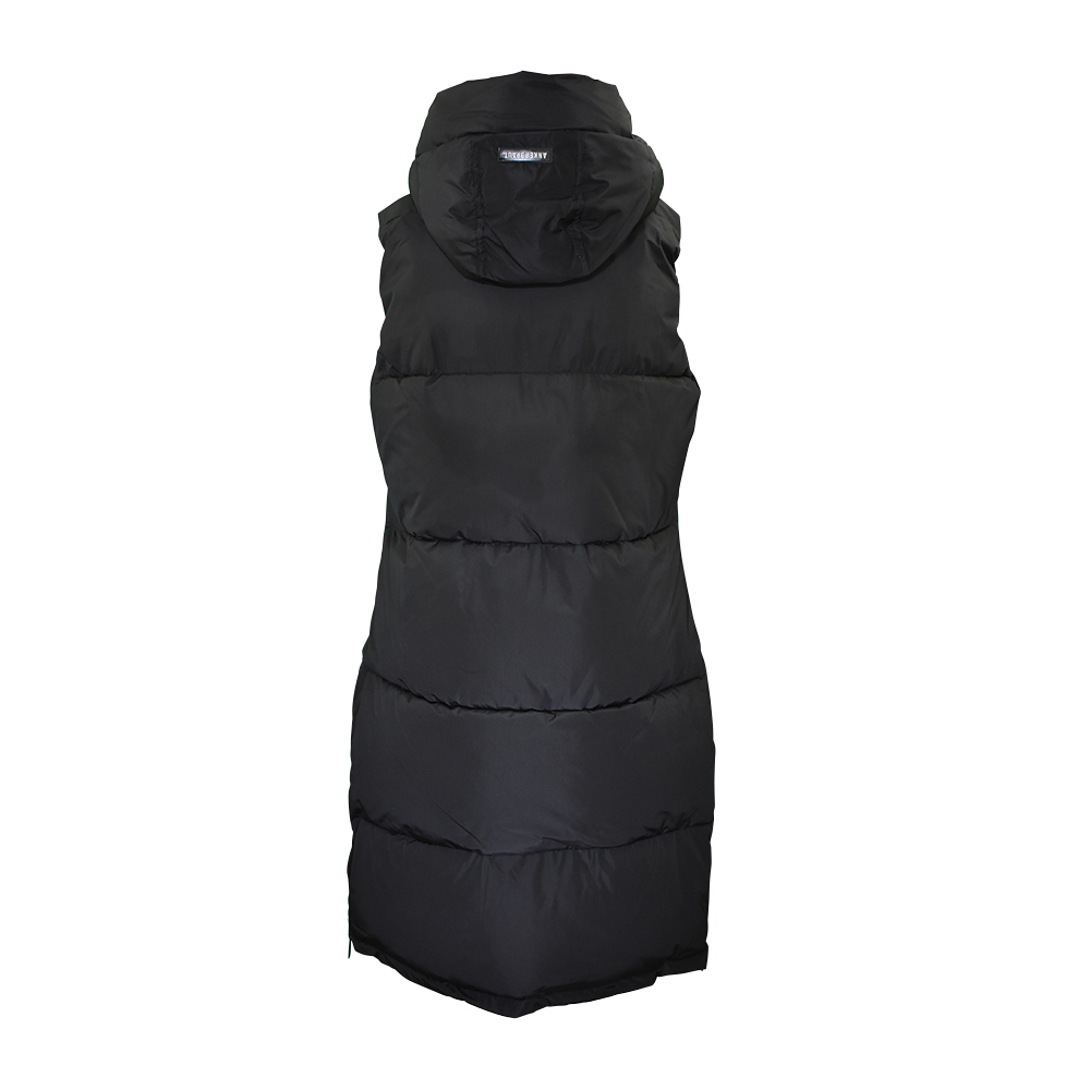 Weibliches Model mit ANKERBRAUT Long-Weste in Schwarz