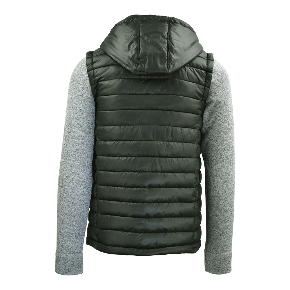 Männliches Model mit CAMPS BAY Jacke in Peat