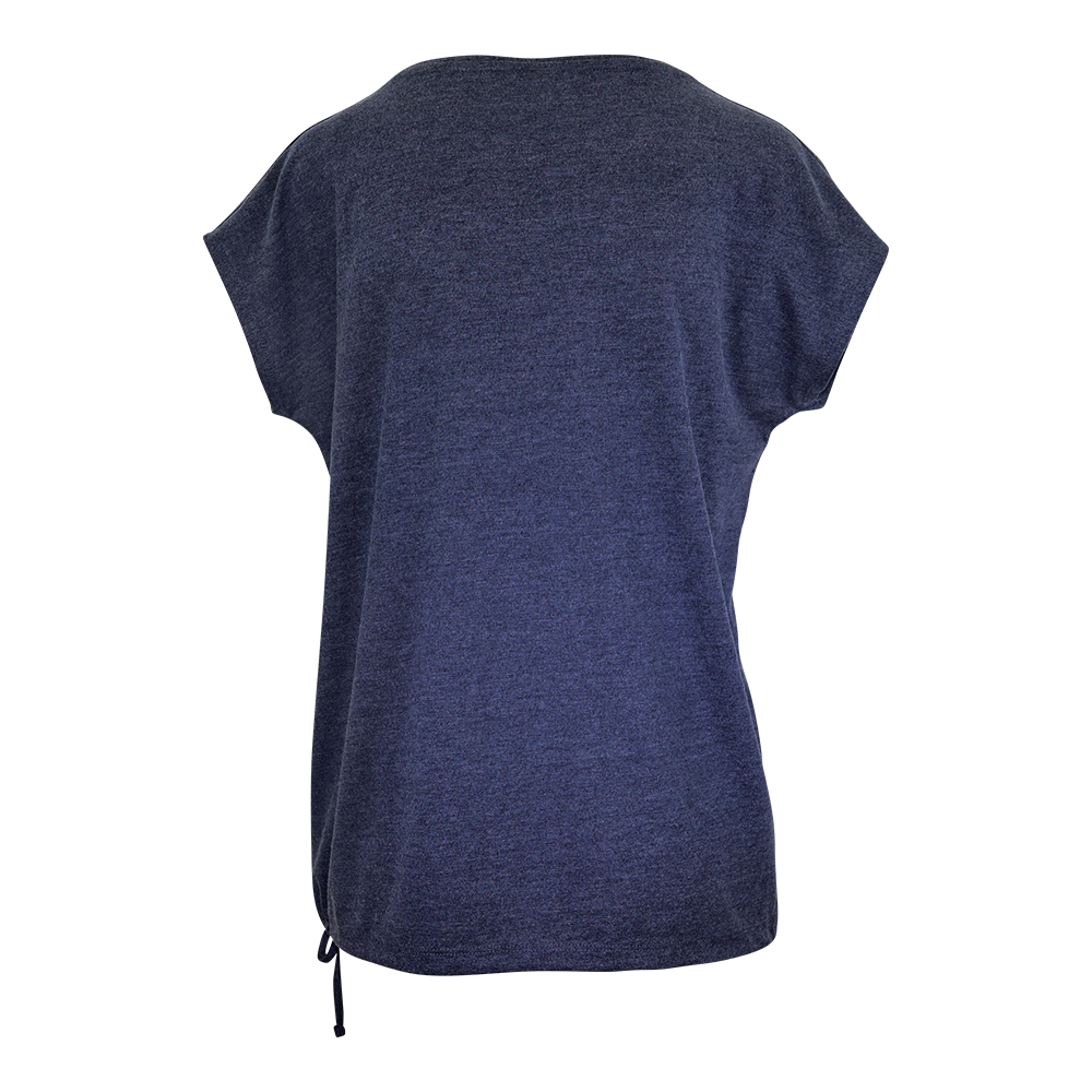 Weibliches Model mit CAMPS BAY T-Shirt in Maritime Blue Melange