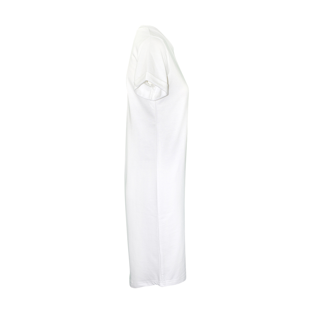 Weibliches Model mit CAMPS BAY Strandkleid in Cloud Dancer Offwhite