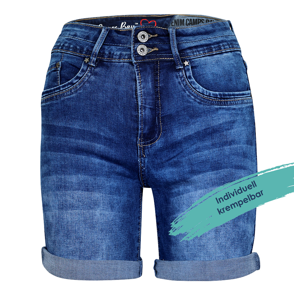 Weibliches Model mit CAMPS BAY Jeans-Shorts in dblue