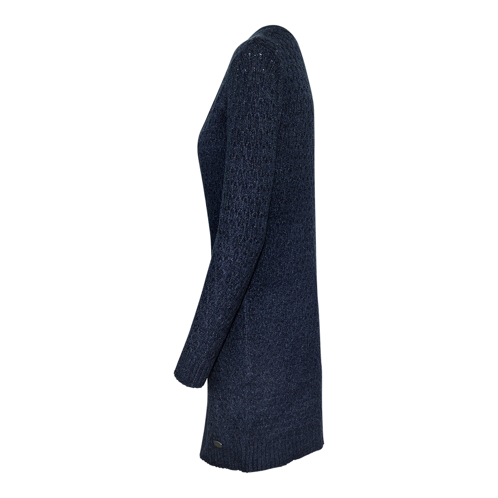 Weibliches Model mit CAMPS BAY Strickjacke in Night Sky Melange
