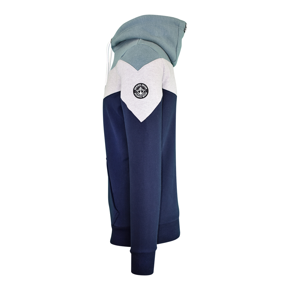 Männliches Model mit CAMPS BAY Hoodie in Night Sky