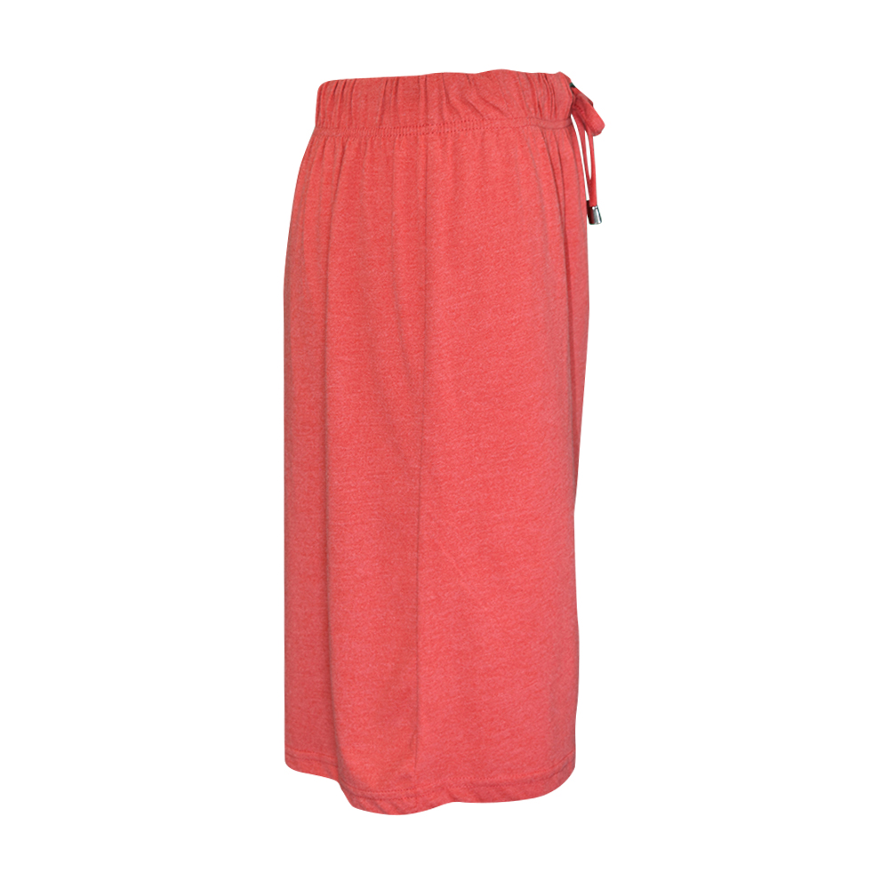 Weibliches Model mit Rock Your Day Jerseyrock in Mars Red Melange