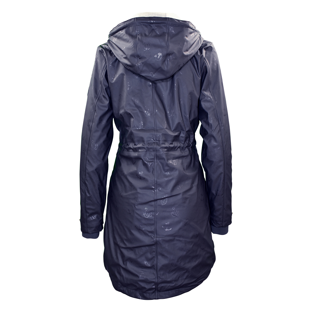 Weibliches Model mit CAMPS BAY Regenjacke in Night Sky