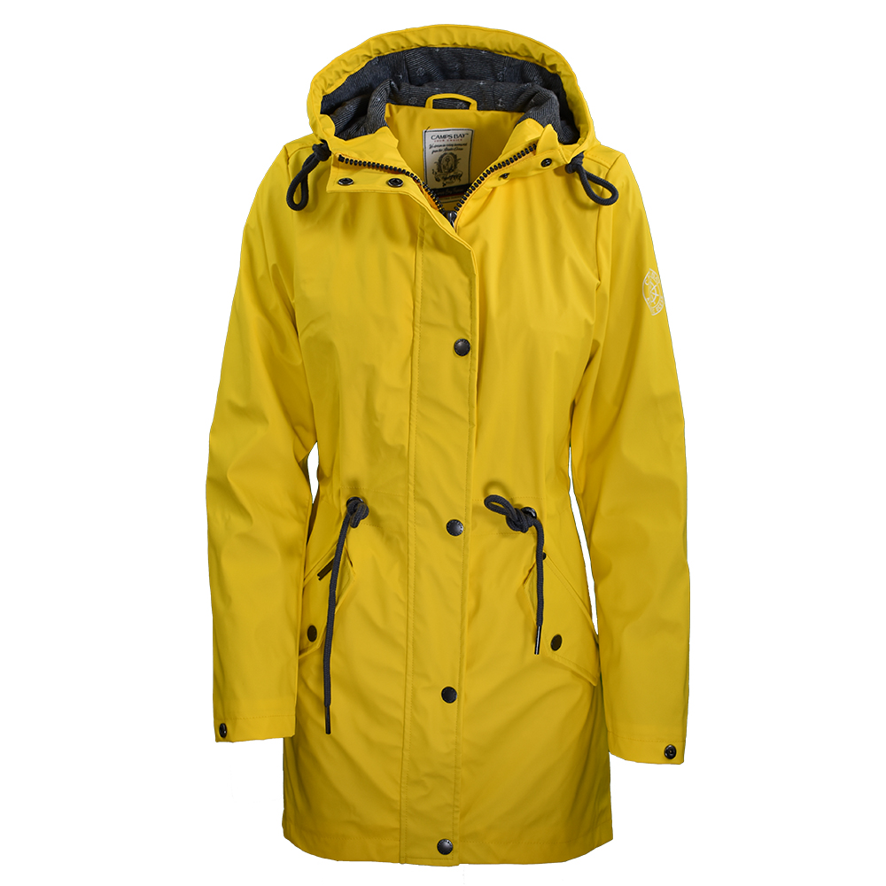 Weibliches Model mit CAMPS BAY Wetterjacke in Lemon Chrome