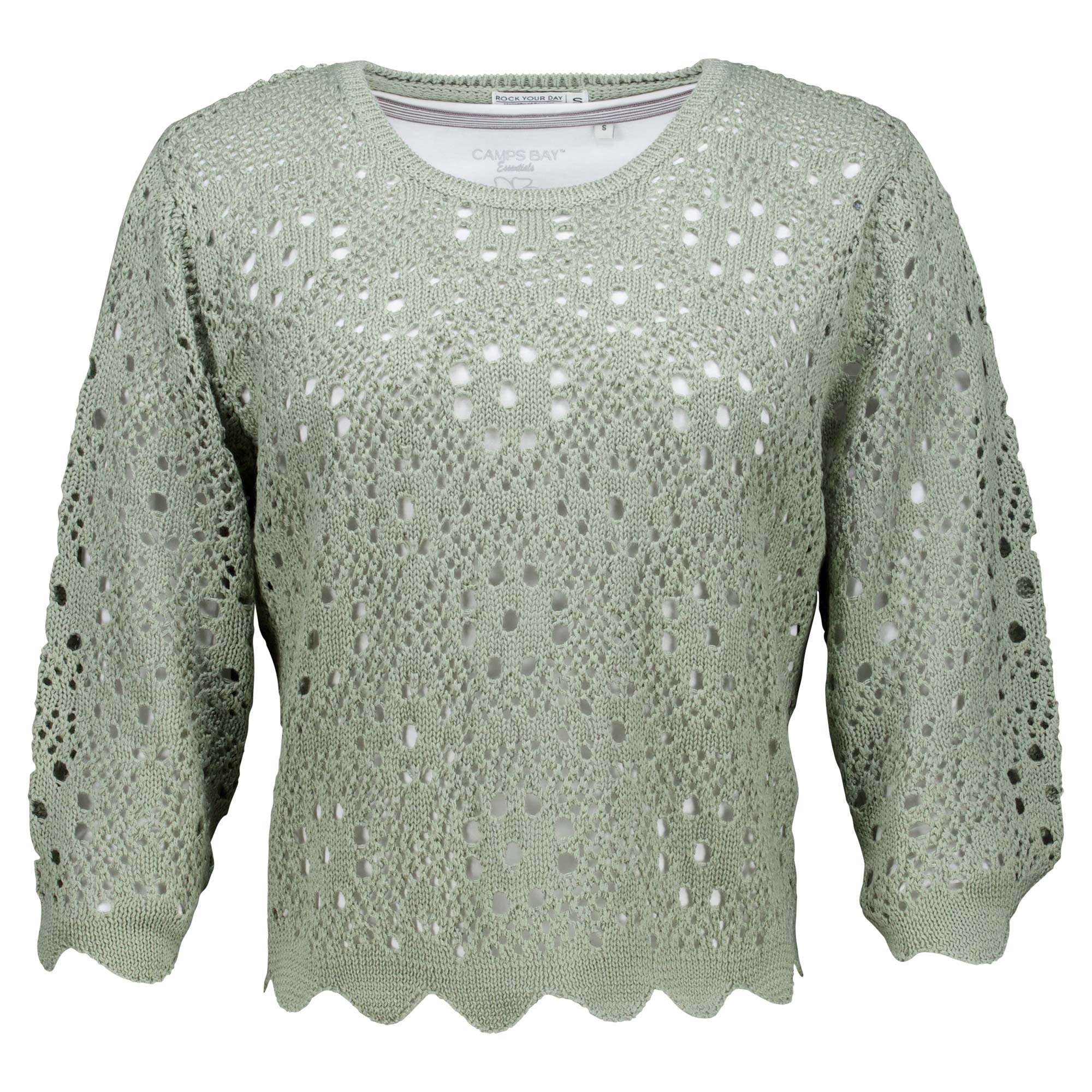 Weibliches Model mit Rock You Day Strickjacke in Khaki
