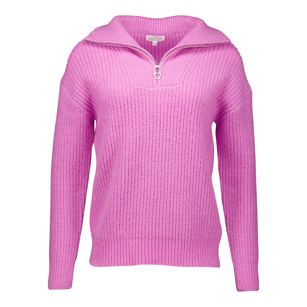 Weibliches Model mit Rock your Day Pullover in Cyclam