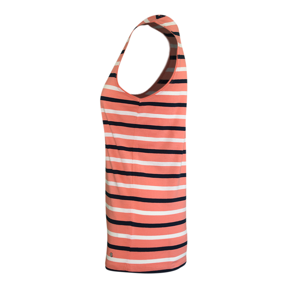 Weibliches Model mit CAMPS BAY Top in Fusion Coral-Night Sky