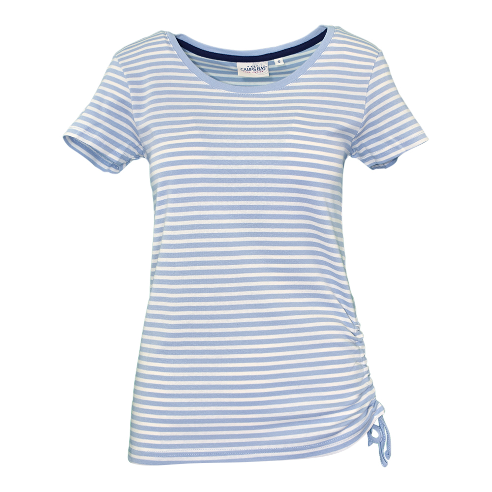 Weibliches Model mit CAMPS BAY T-Shirt in Blue Fog