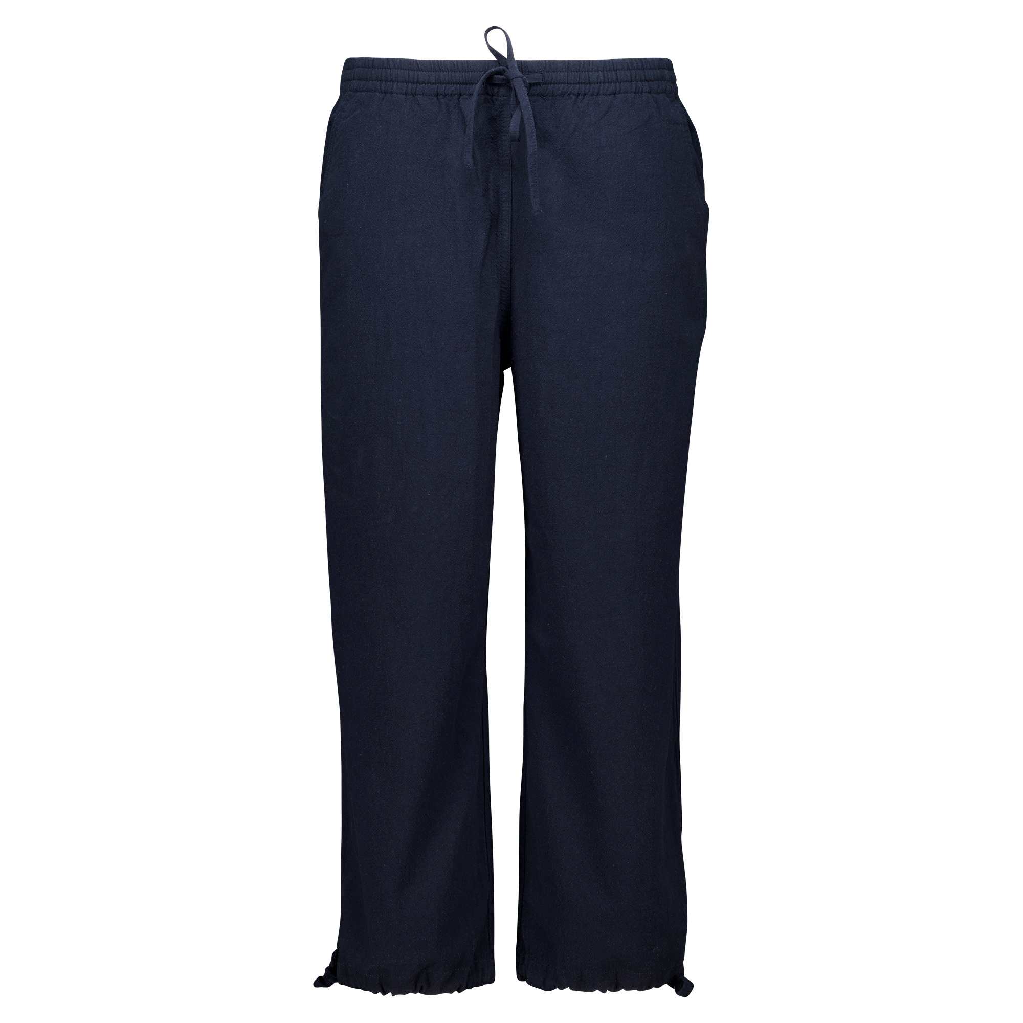 Weibliches Model mit CAMPS BAY Sommerhose in Navy