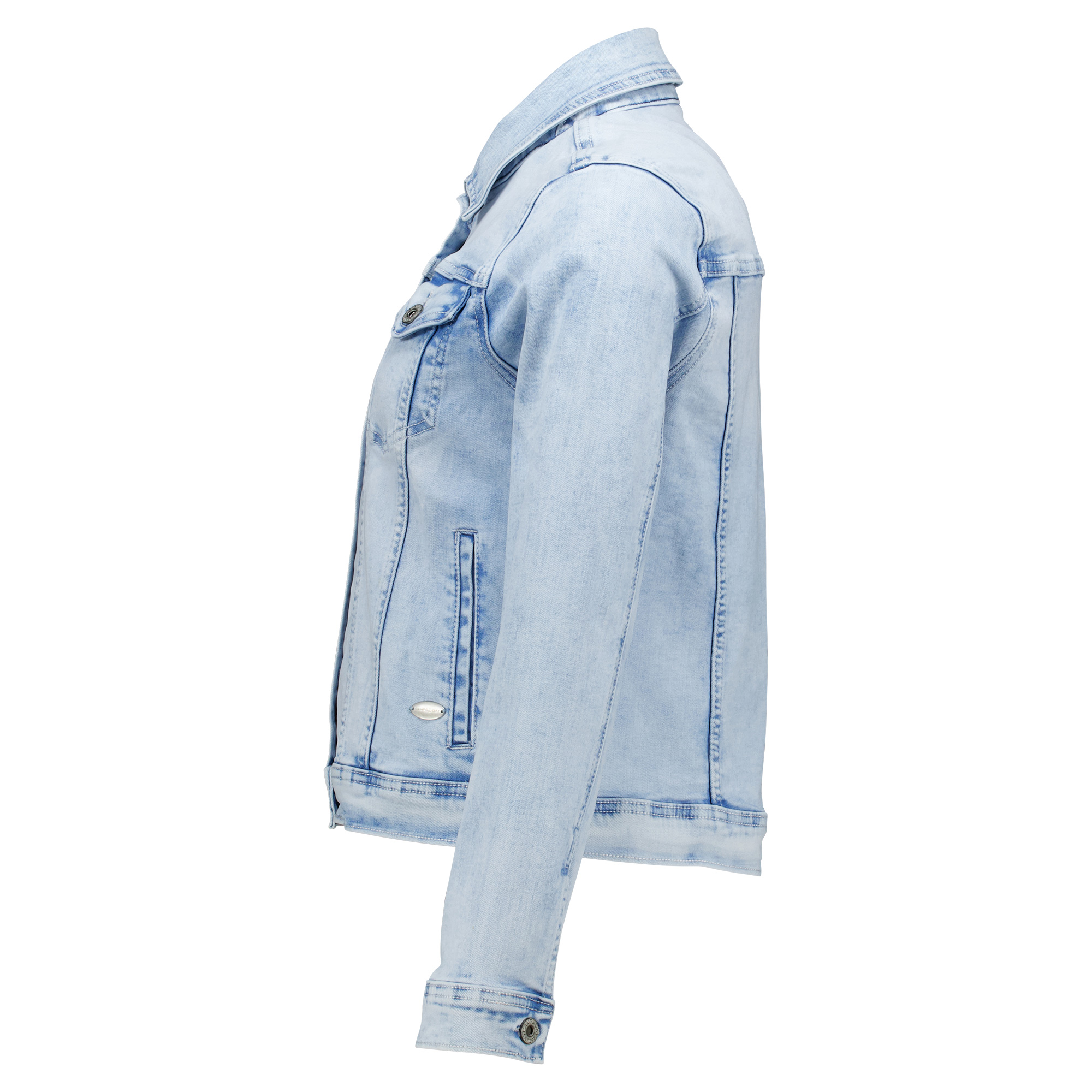 Weibliches Model mit CAMPS BAY Jeansjacke in Lightblue