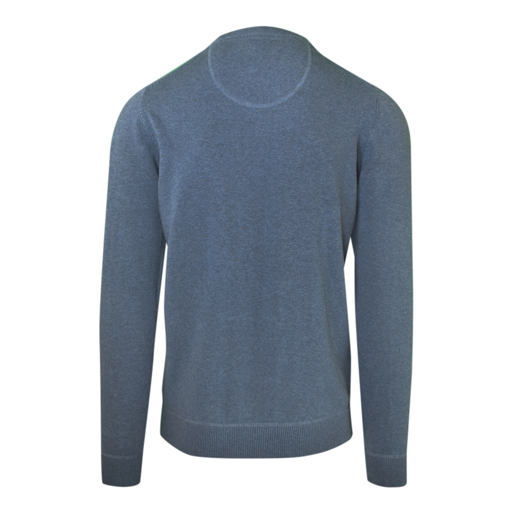 Männliches Model mit CAMPS BAY Pullover in Indigo