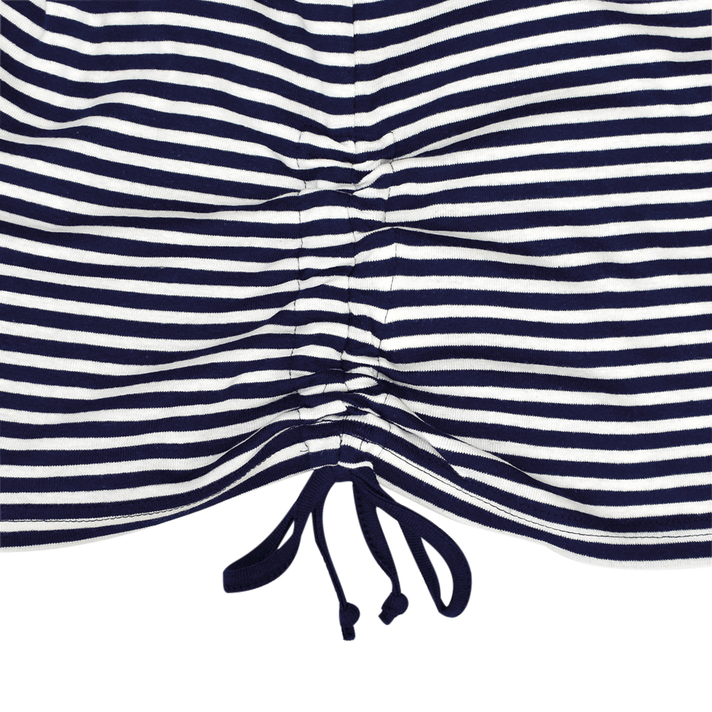 Weibliches Model mit CAMPS BAY T-Shirt in Night Sky