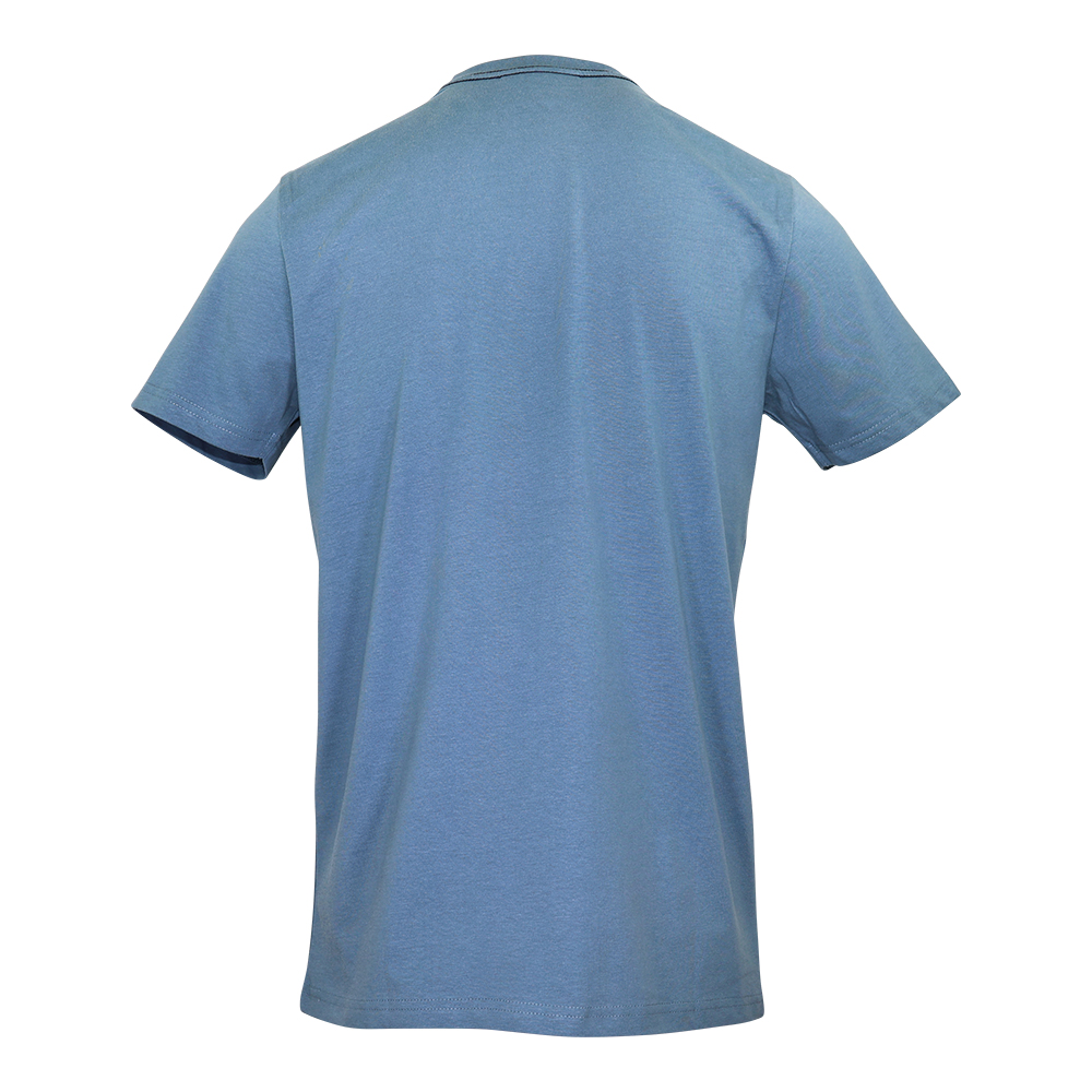 Männliches Model mit CAMPS BAY T-Shirt in Blue Mirage