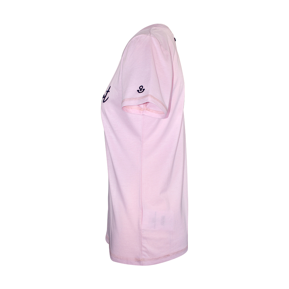 Weibliches Model mit ANKERBRAUT T-Shirt in Cradle Pink