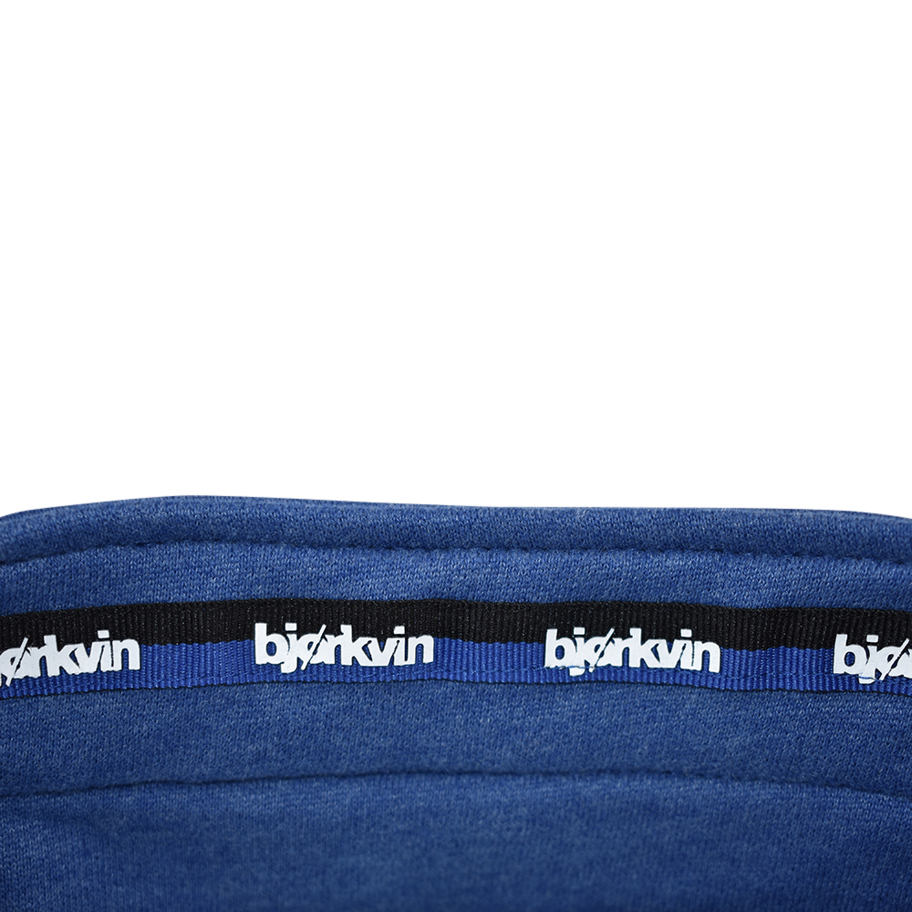 Männliches Model mit Björkvin Sweatjacke in Blue Melange