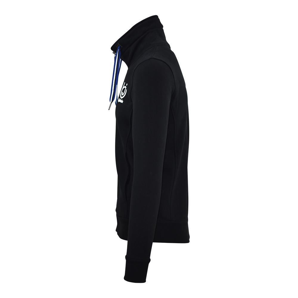 Männliches Model mit Björkvin Sweatjacke in Schwarz
