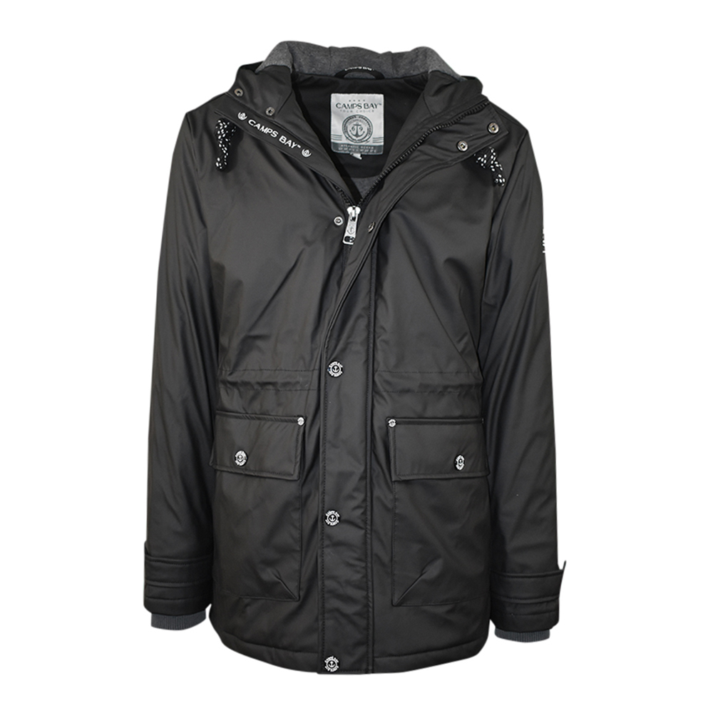 Männliches Model mit CAMPS BAY Wetterjacke in Schwarz