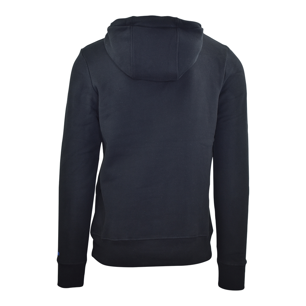 Männliches Model mit Björkvin Hoodie in Schwarz
