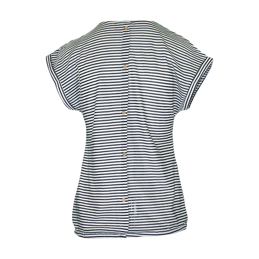 Weibliches Model mit CAMPS BAY Shirt in Navy-Weiß