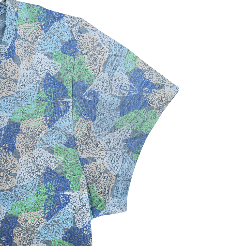 Weibliches Model mit CAMPS BAY T-Shirt in Winward Blue