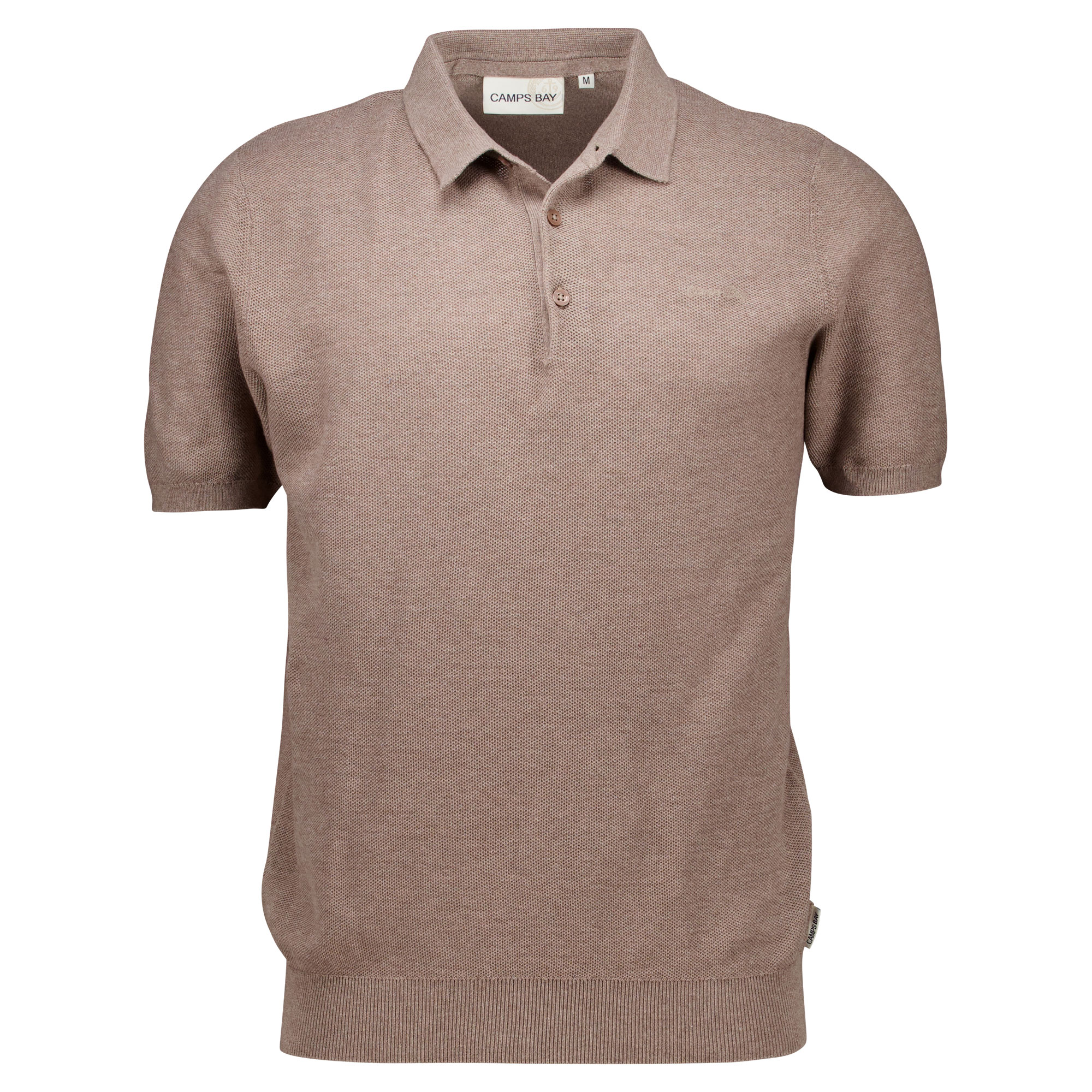Männliches Model mit CAMPS BAY Polo-Shirt in Mid Brown