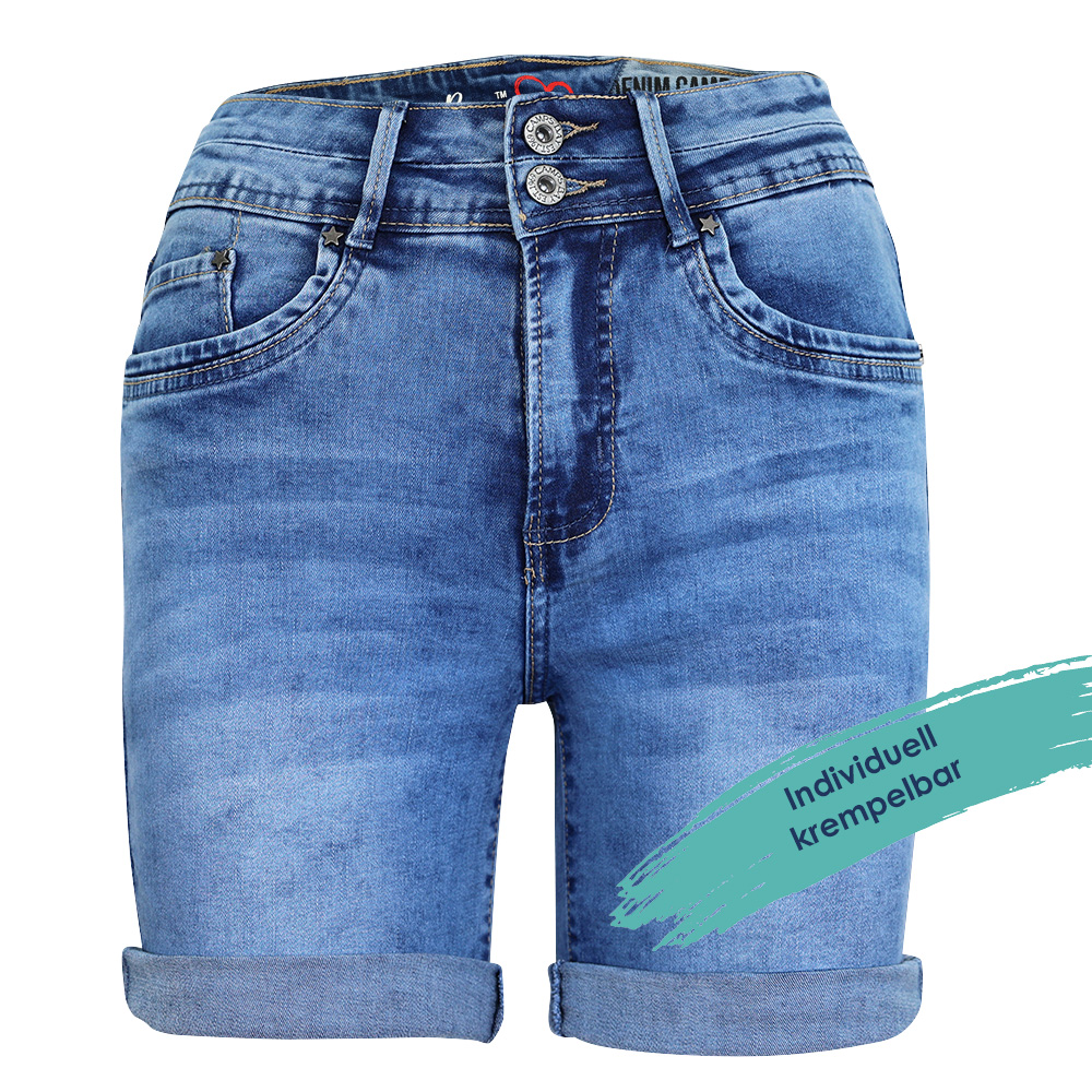Weibliches Model mit CAMPS BAY Jeans-Shorts 