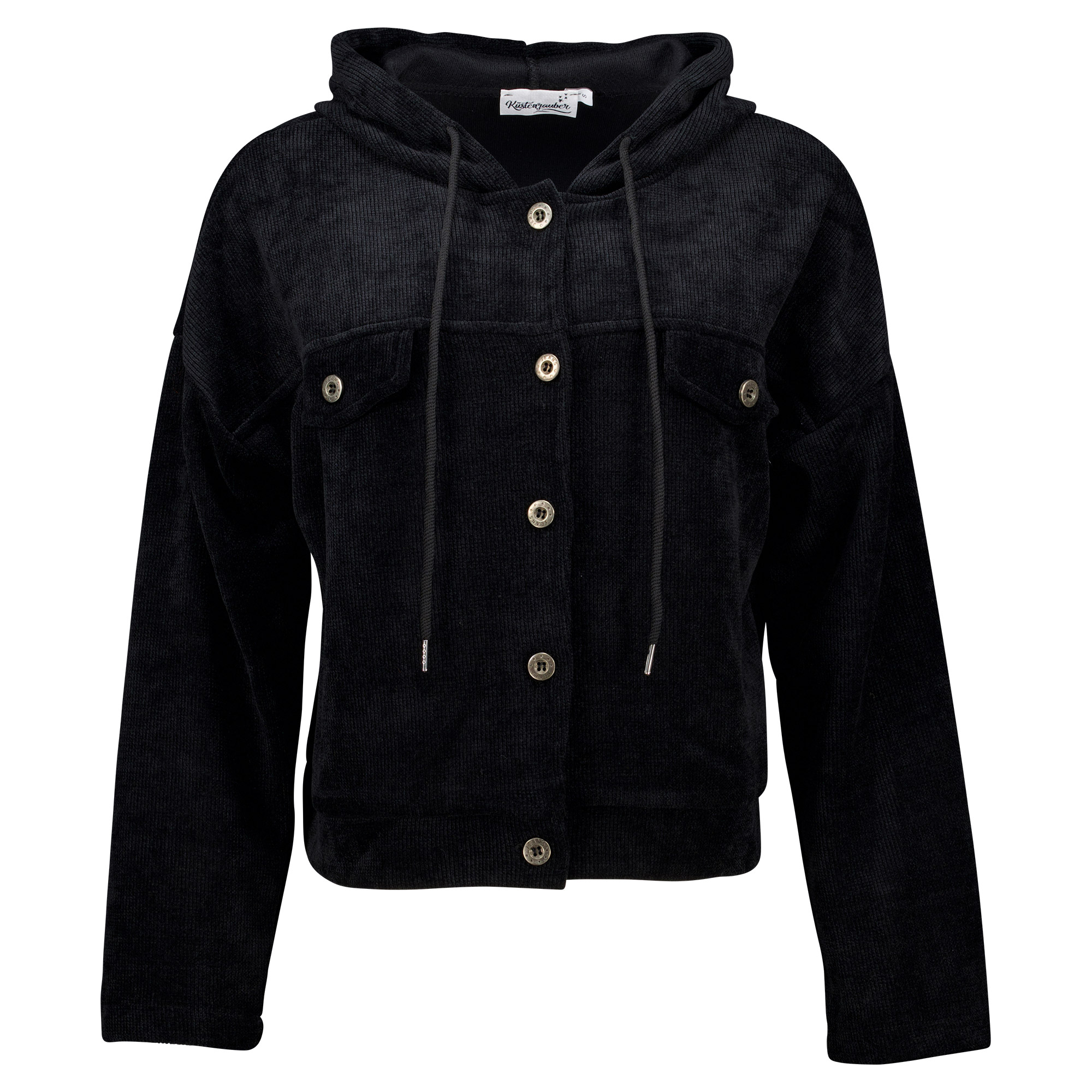 Weibliches Model mit Küstenzauber Jacke in Schwarz