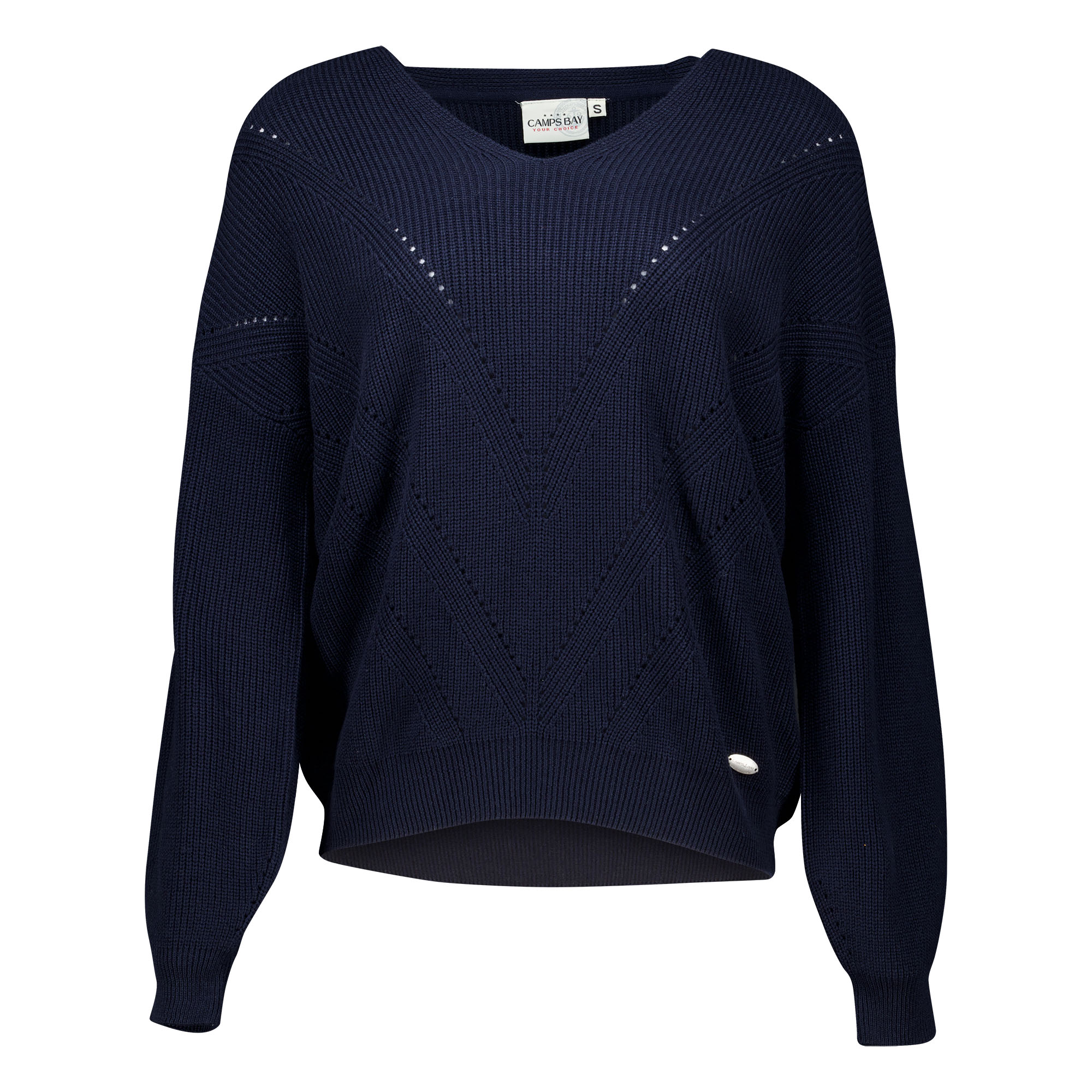 Weibliches Model mit CAMPS BAY Strickpullover in Navy