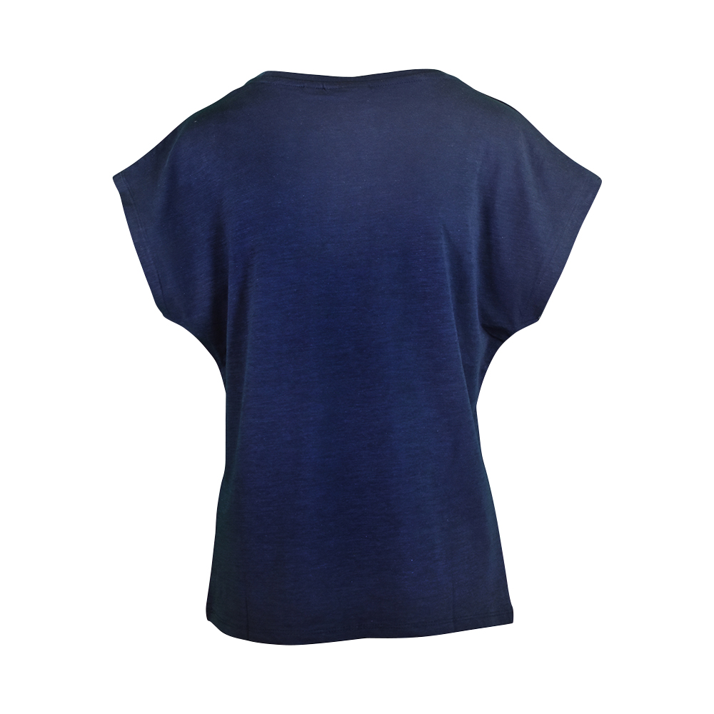 Weibliches Model mit CAMPS BAY T-Shirt in Night Sky