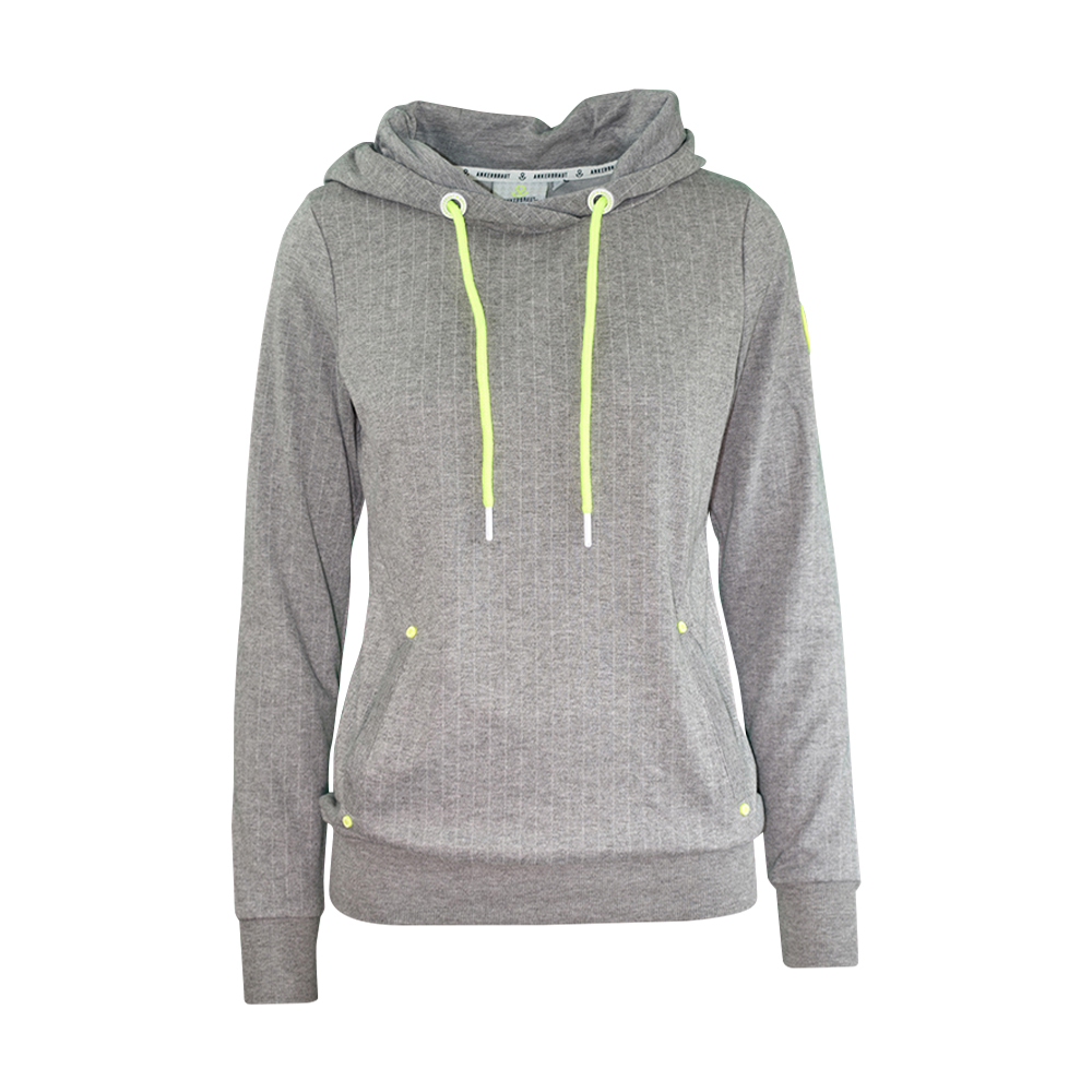 Weibliches Model mit ANKERBRAUT Hoodie in Grey Melange Yellow