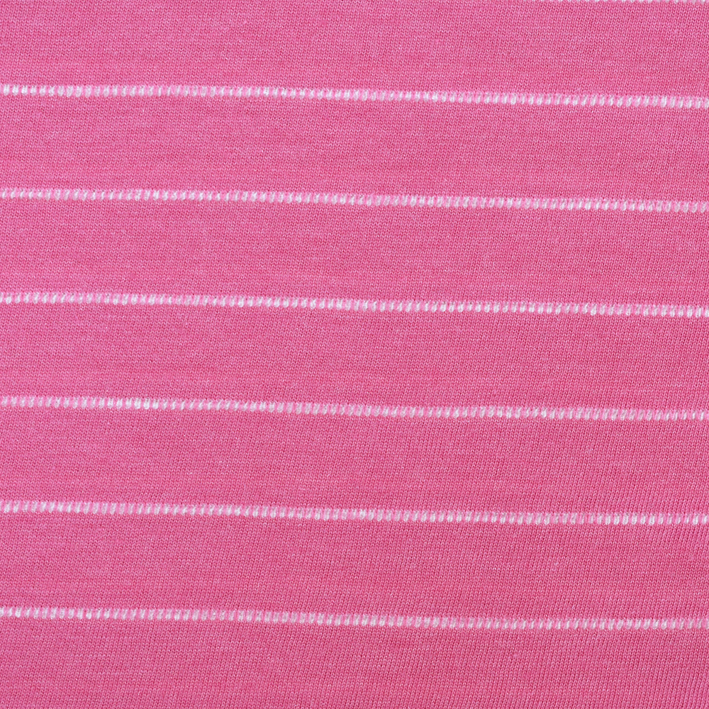 Weibliches Model mit ANKERBRAUT T-Shirt in Wild Orchid