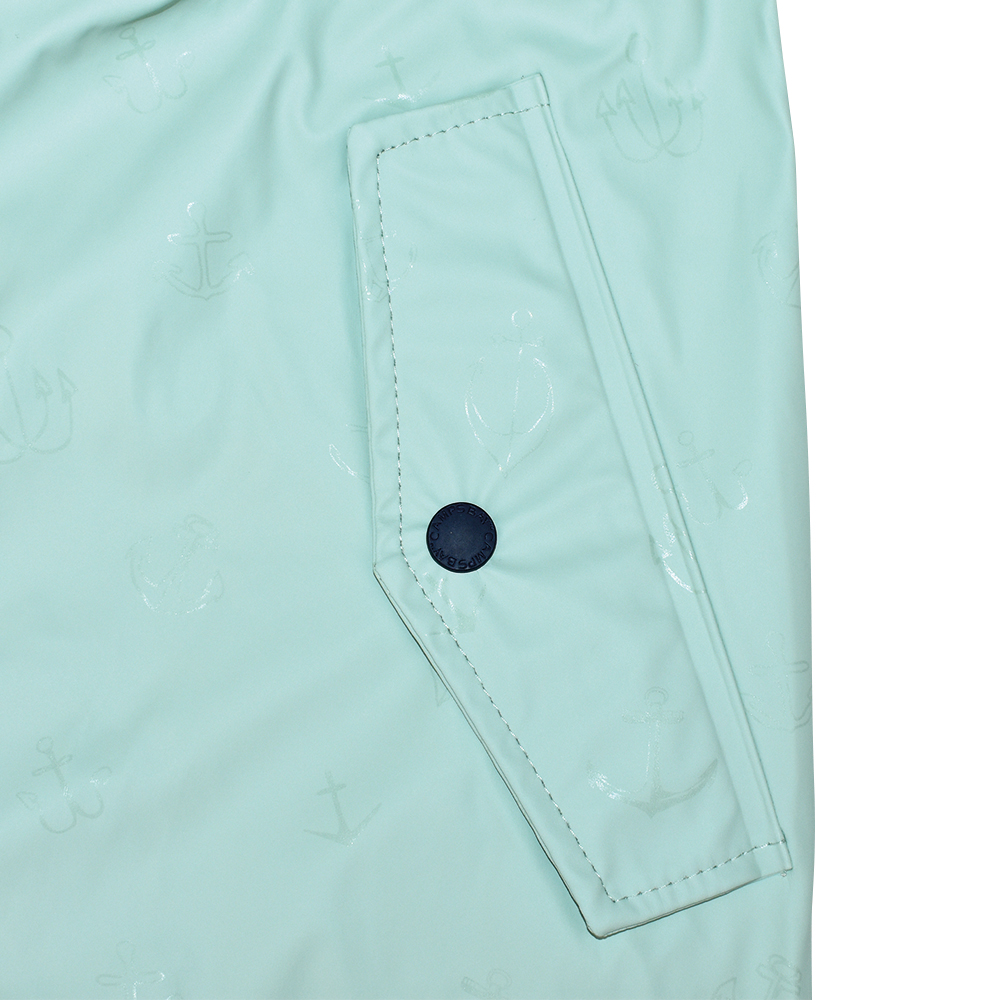 Weibliches Model mit CAMPS BAY Regenjacke in Harbour Grey