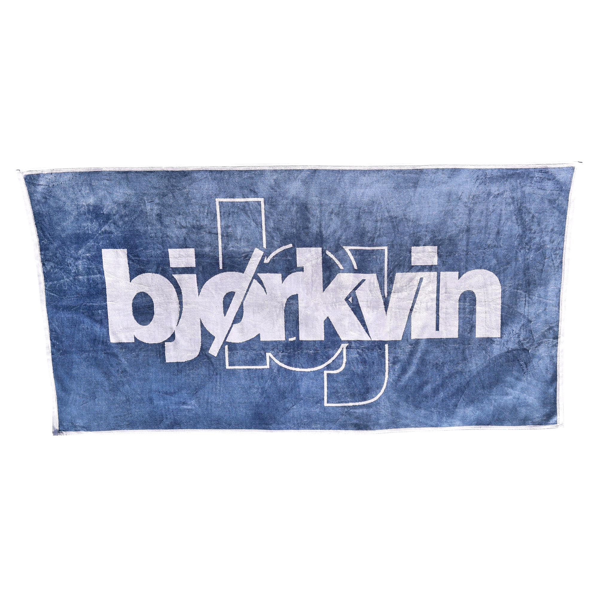 Männliches Model mit Björkvin Badelaken in Grey-Blue