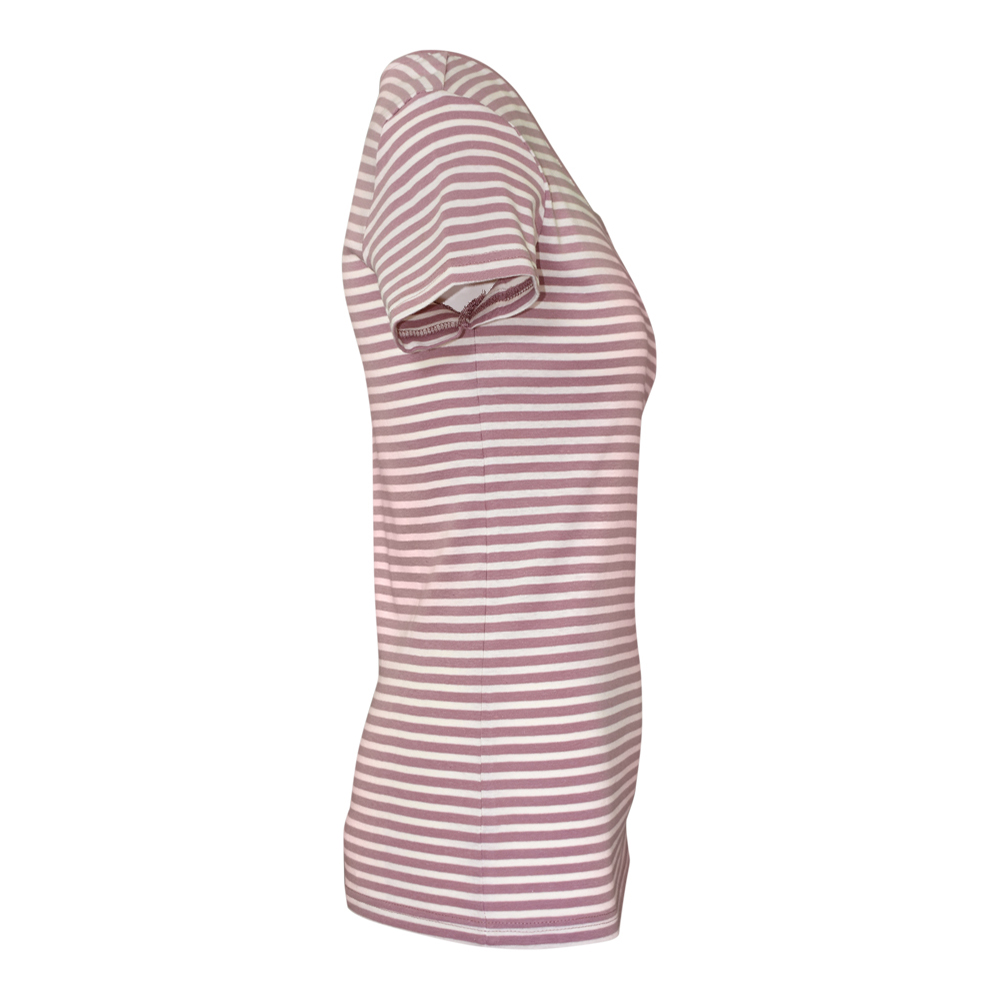 Weibliches Model mit CAMPS BAY T-Shirt in Oldrose