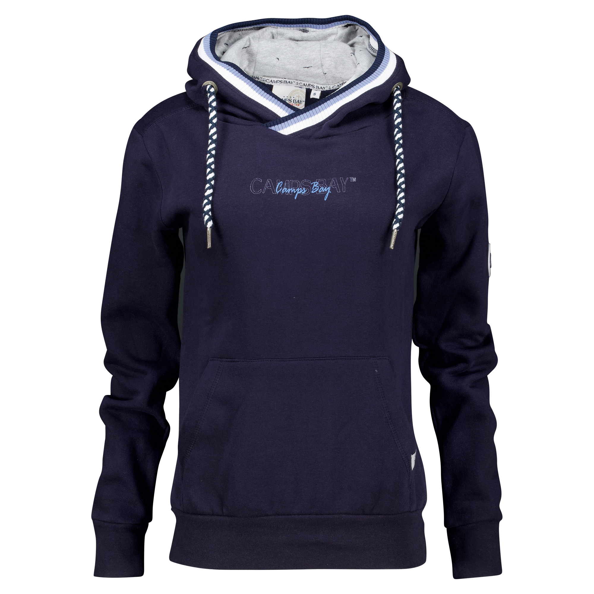 Weibliches Model mit CAMPS BAY Hoodie in Night Sky