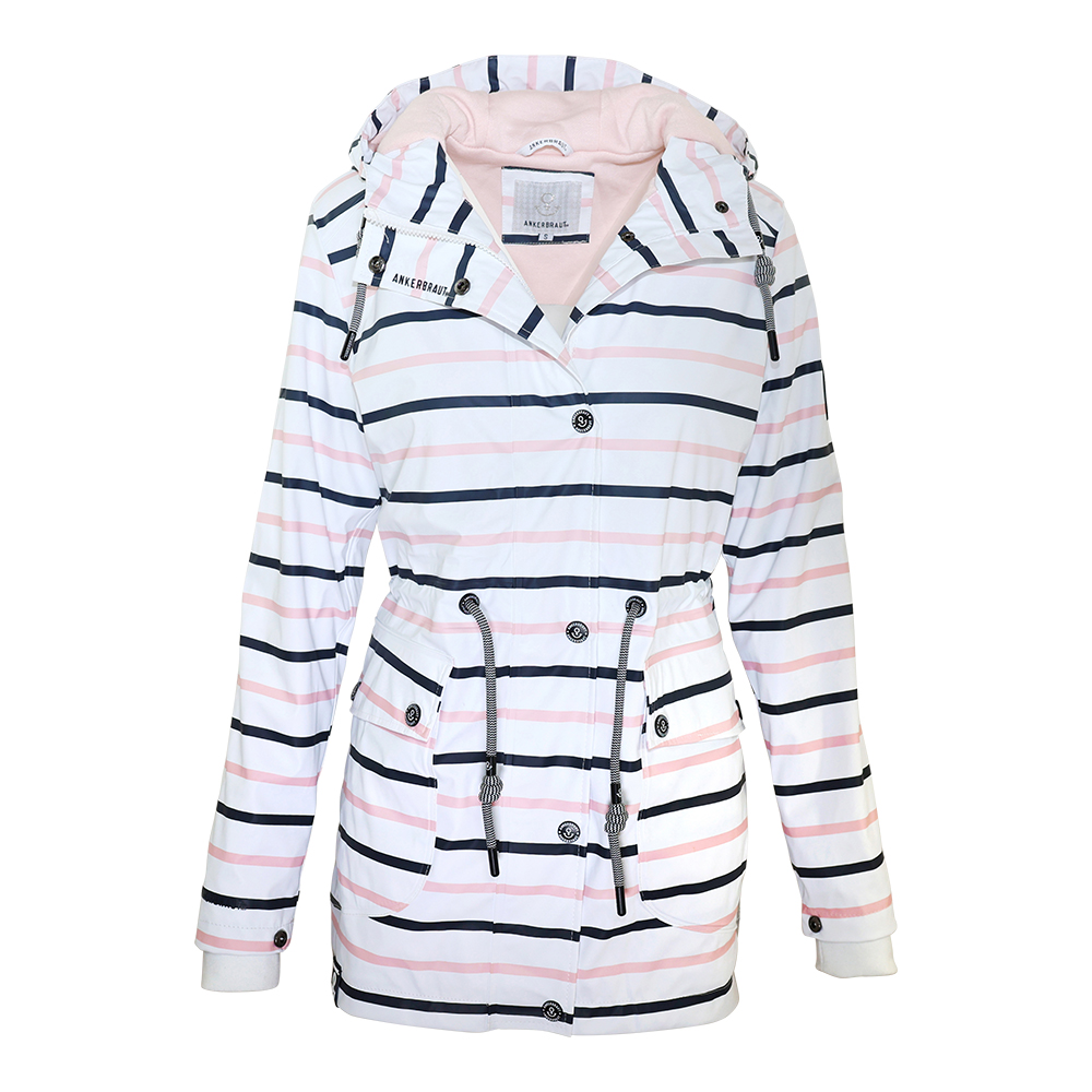 Weibliches Model mit ANKERBRAUT Regenjacke 