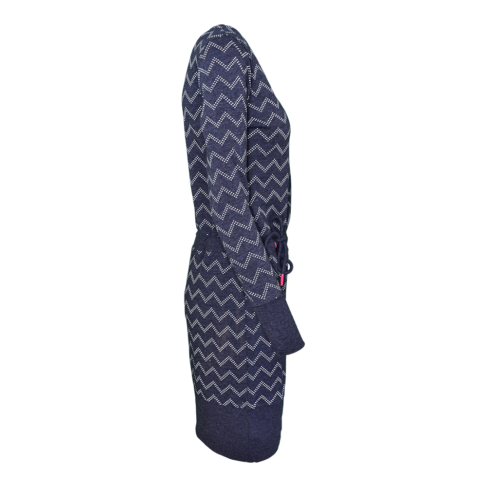 Weibliches Model mit ANKERBRAUT Kleid in Night Sky