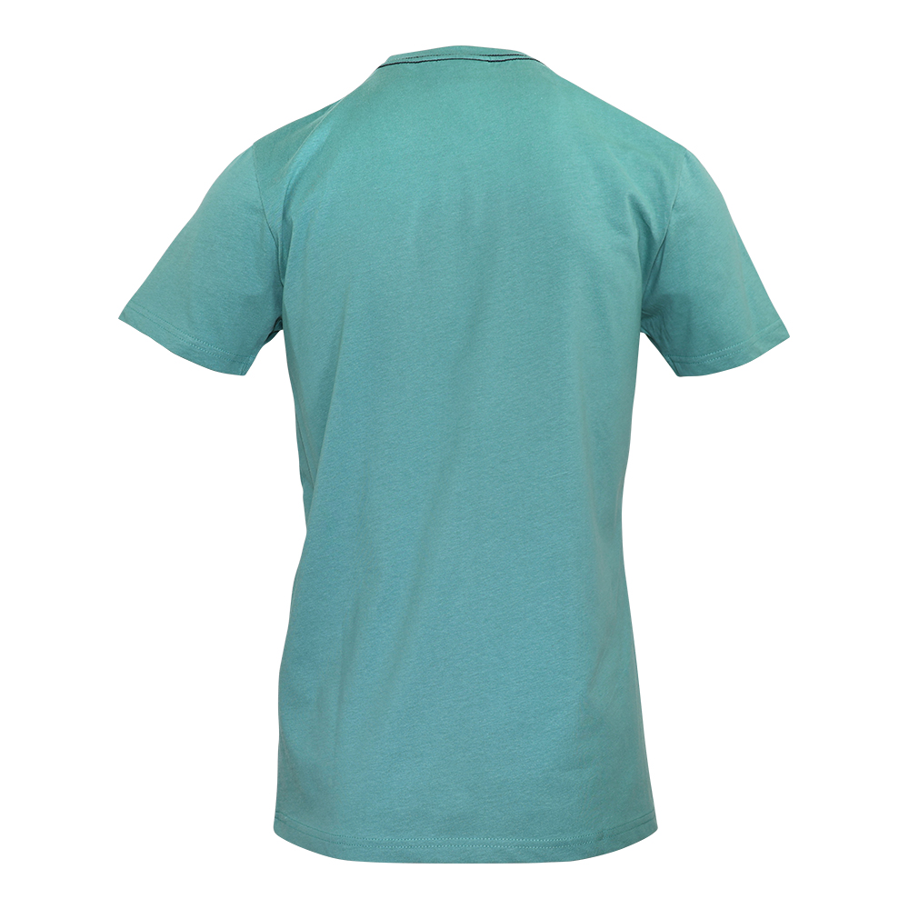 Männliches Model mit CAMPS BAY T-Shirt in Oil Blue