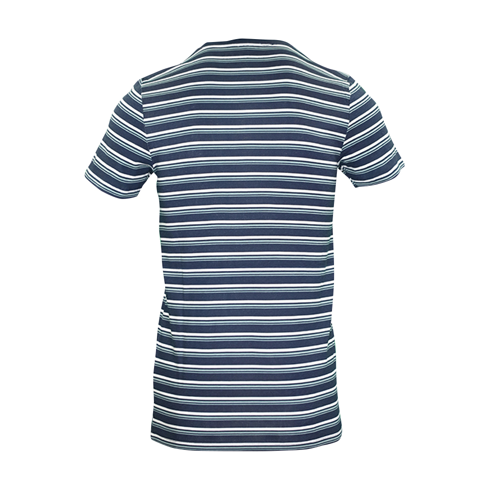 Männliches Model mit CAMPS BAY T-Shirt in Night Sky Yellow