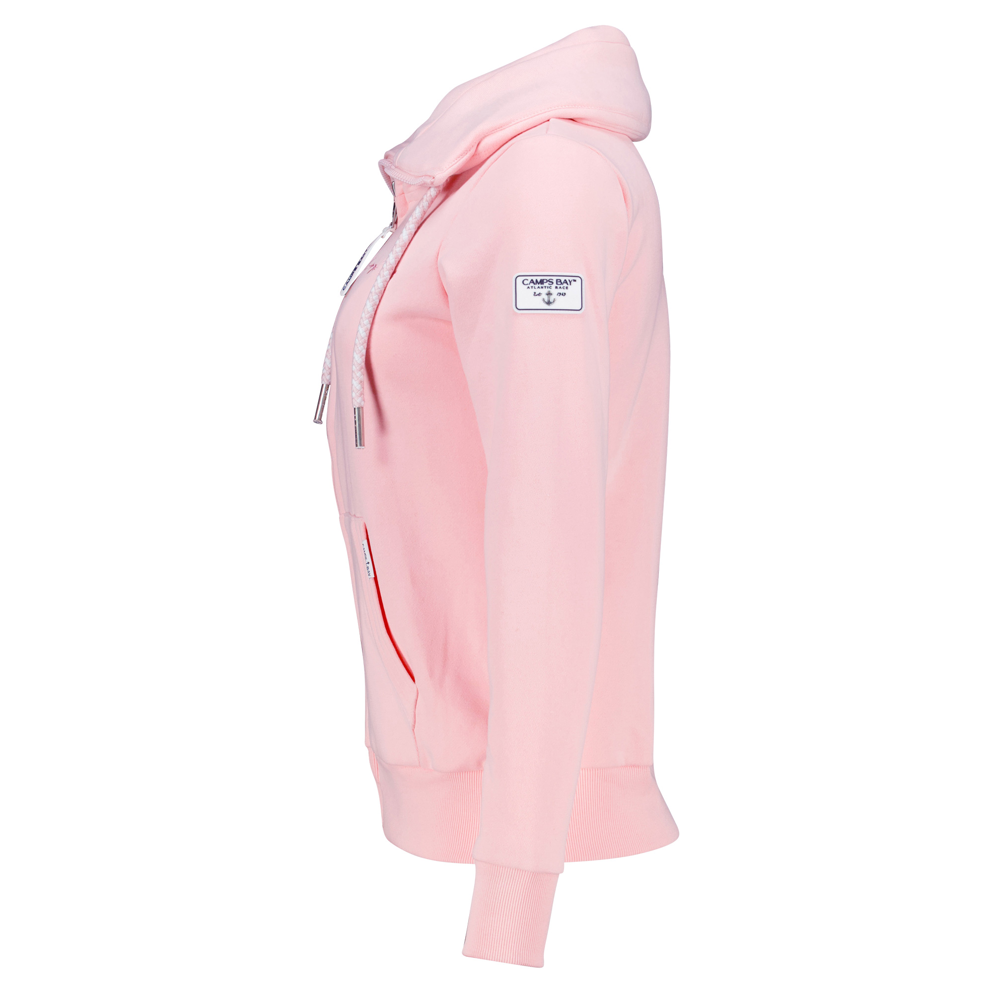 Weibliches Model mit CAMPS BAY Sweatjacke in Rosequartz