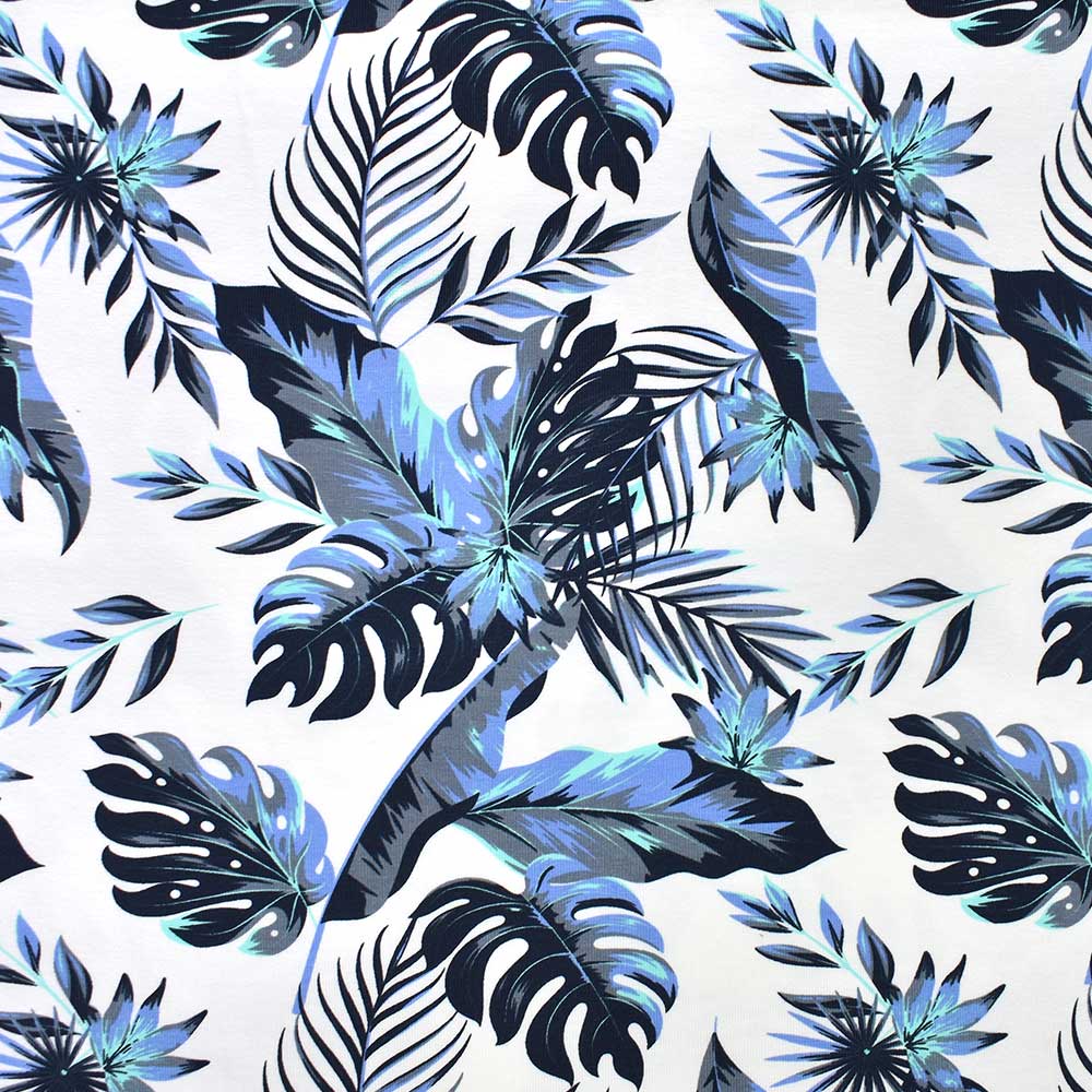 Weibliches Model mit CAMPS BAY Leggins in Aqua Sky