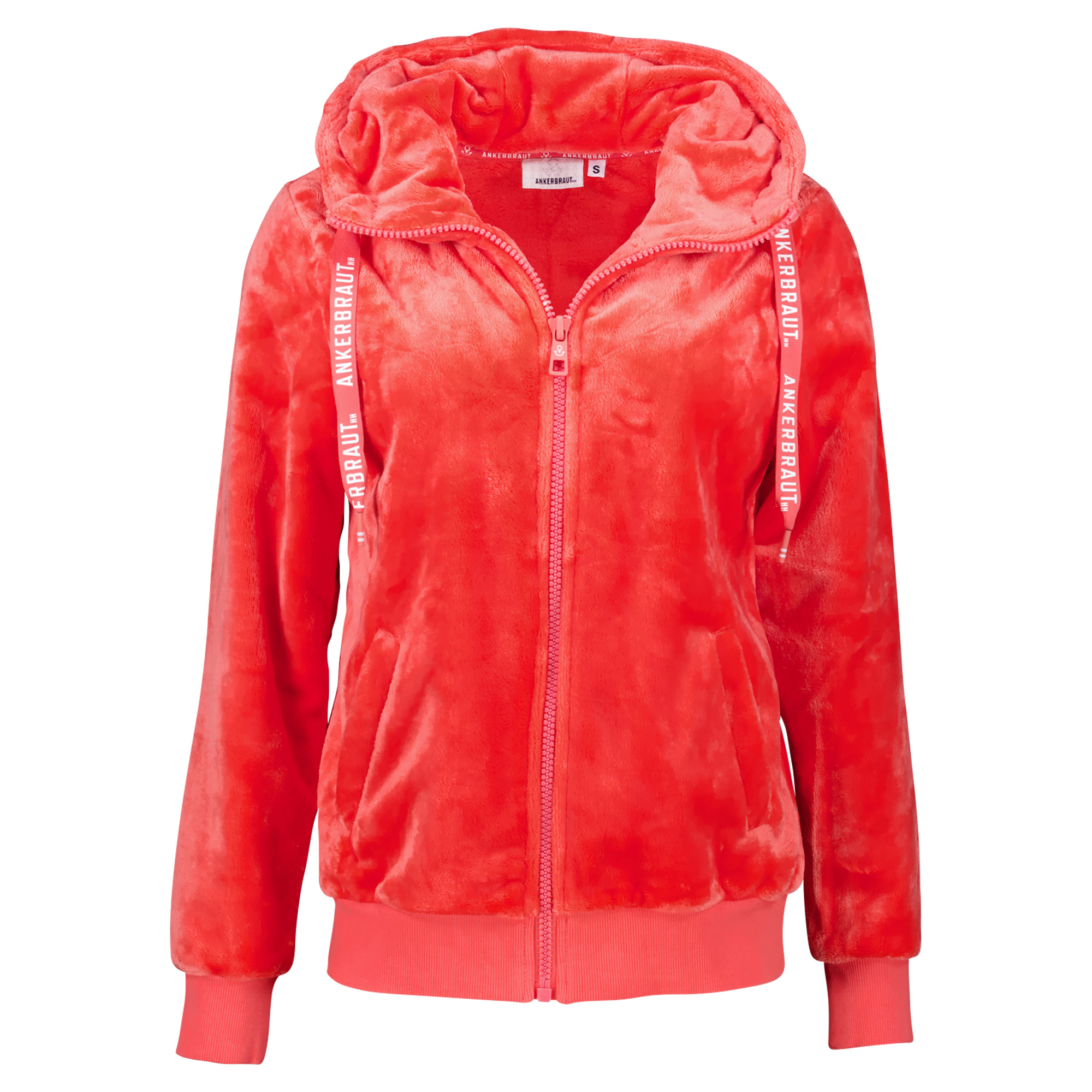 Weibliches Model mit ANKERBRAUT Kuschel-Jacke in Koralle