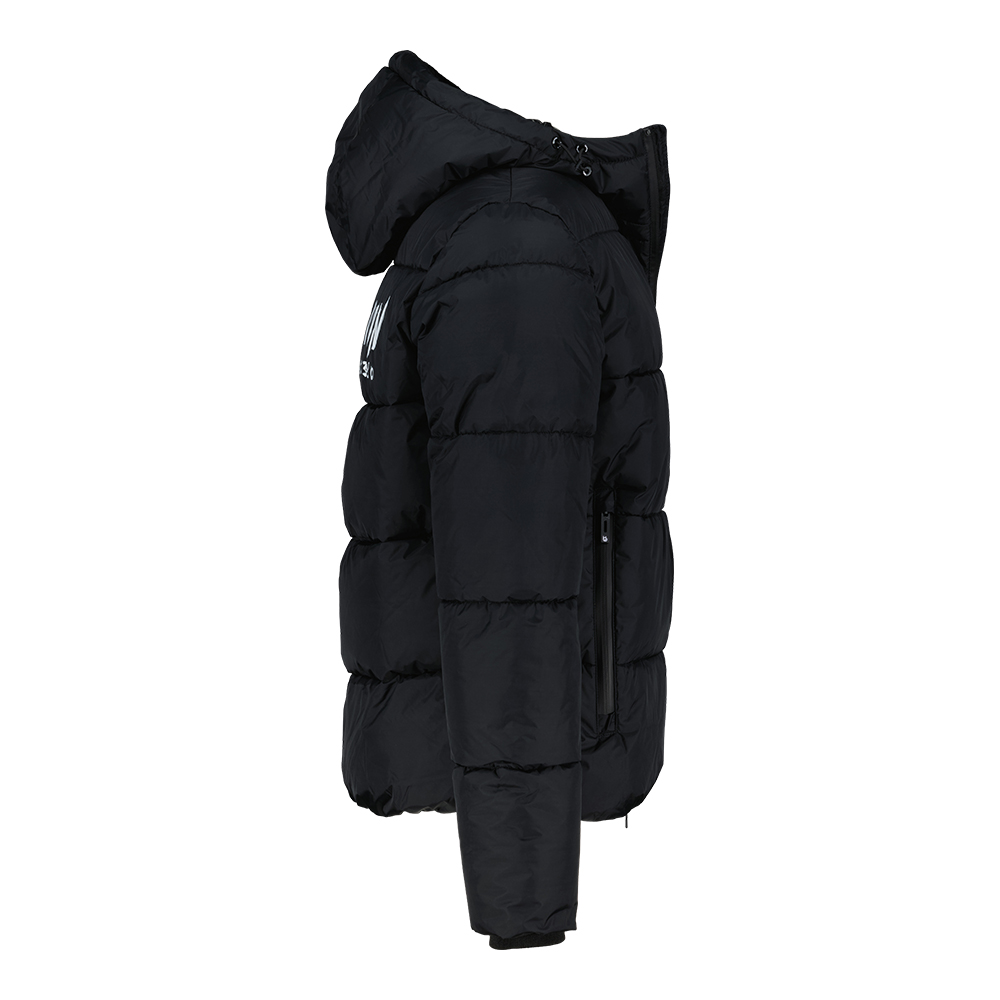 Männliches Model mit Björkvin Pufferjacket in Schwarz