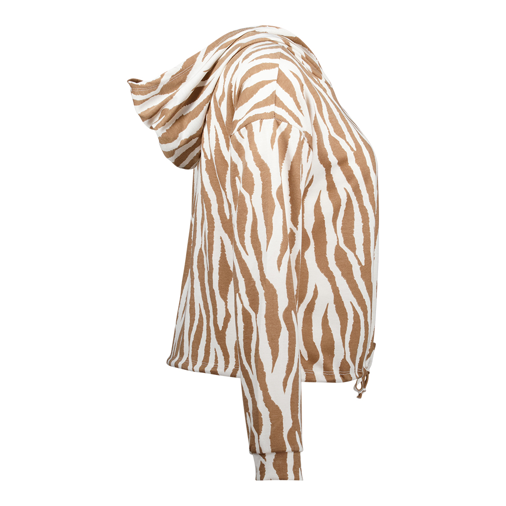 Weibliches Model mit Rock your Day Shirt in Beige Zebra