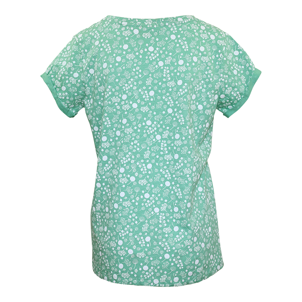 Weibliches Model mit CAMPS BAY T-Shirt in Dusty Jade Green