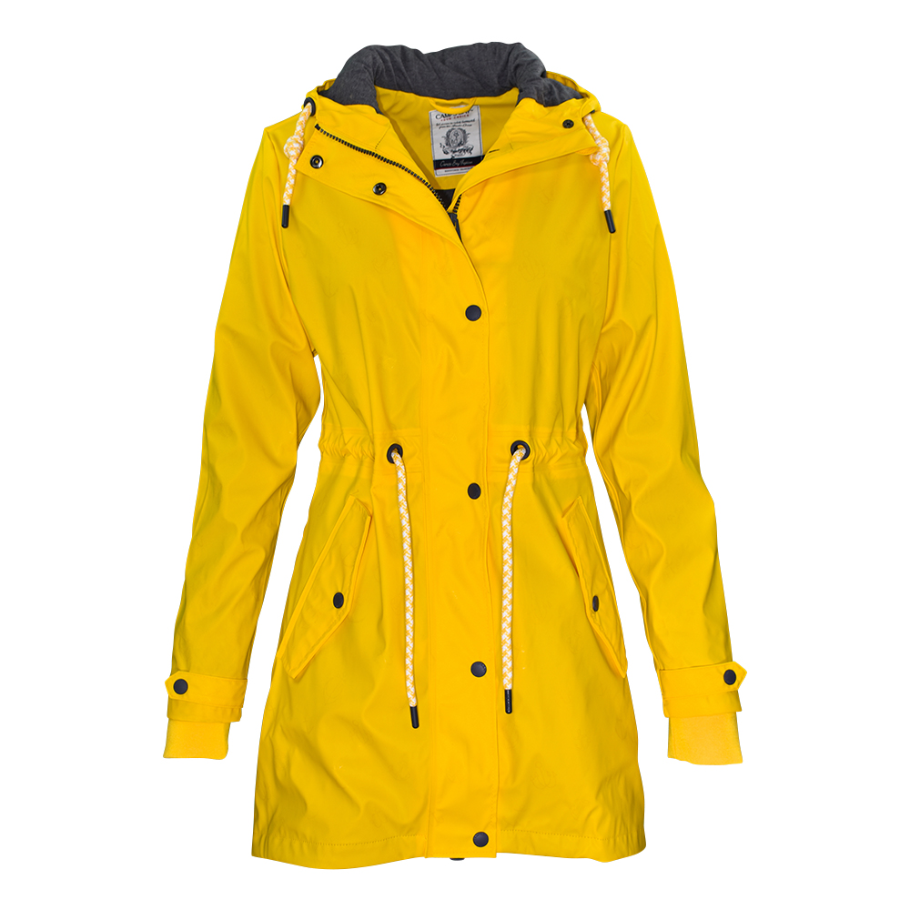 Weibliches Model mit CAMPS BAY Regenjacke in Lemon Chrome