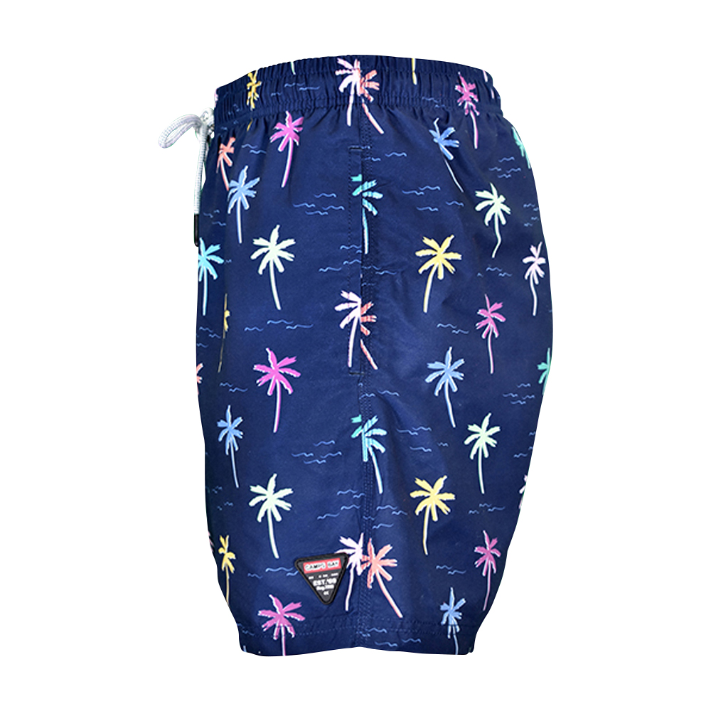 Männliches Model mit CAMPS BAY Bade-Shorts in Flamenco Beach